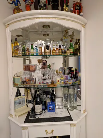 White Corner Display Cabinet with Glass Shelves and Mirror Back- Bar counter)