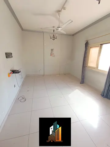 Big hall two washroom neat and clean family and Central AC building near kacha parking