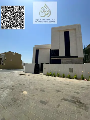 فيلا فاخرة للإيجار السنوي في منطقة الزاهية عجمان، موقع مميز زاوية كورنر على شارعين، أول ساكن. تتكون الفيلا من أرضي وطابقين، تضم 5 غرف