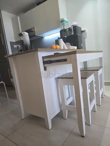 White wooden kitchen island with 3 matching stools — good condition