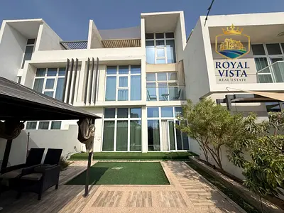 تاون هاوس فسيح مكون من 5 غرف نوم في مجتمع داماك هيلز 2 (TRIXIS)