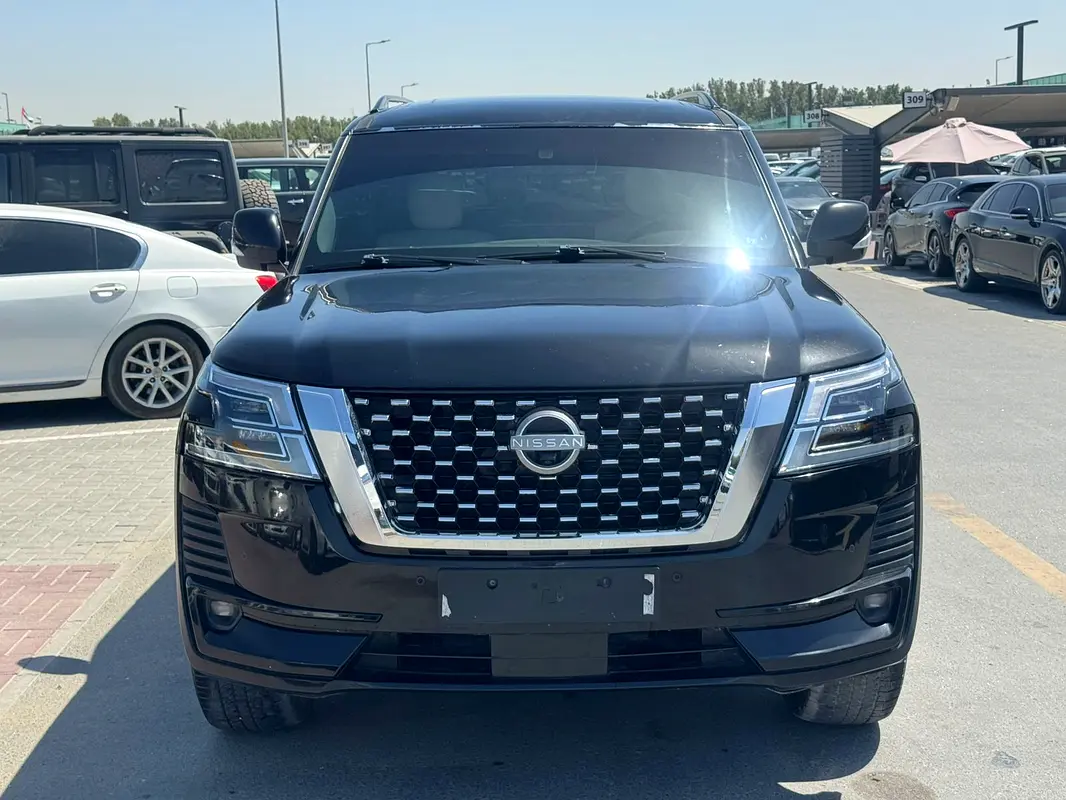 Nissan Patrol 2016 — photo 1 of 10