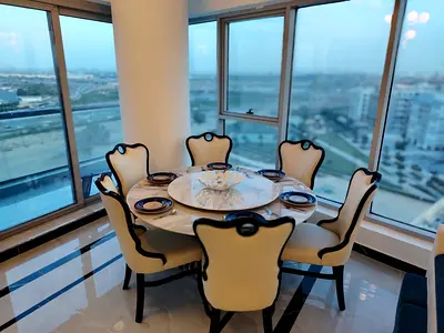 Skycourts Tower - C - 2 B/r Large Apartment - Fully Upgraded Apartment - Corner Unit - Balcony - Cl