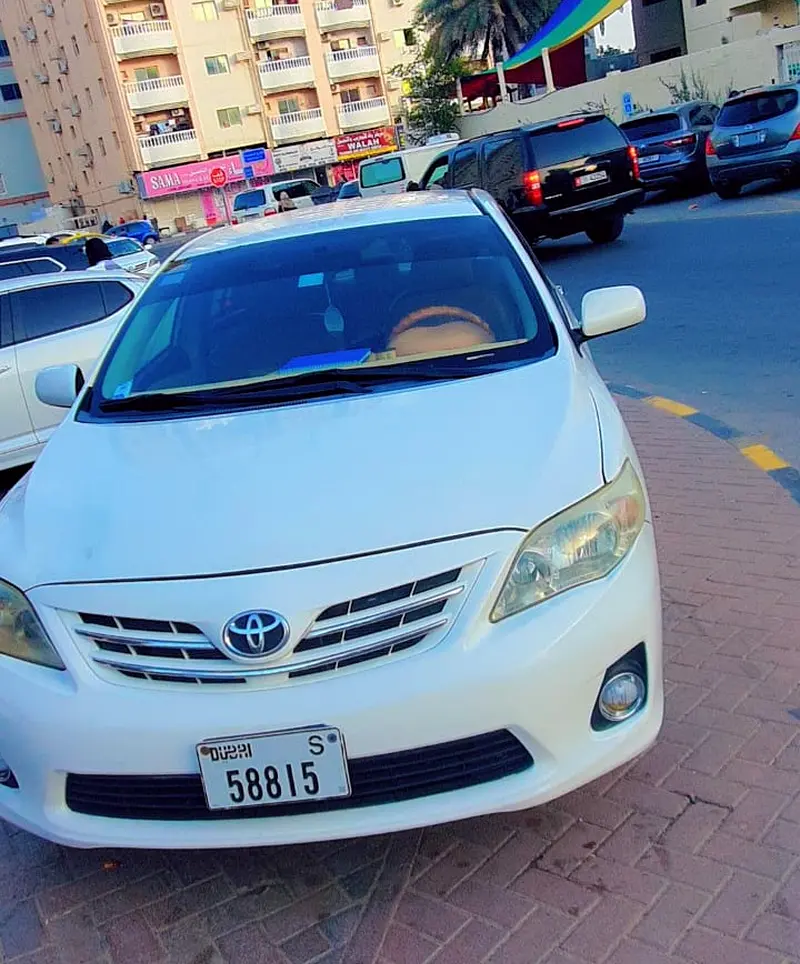 Toyota Corolla 2013 — photo 1 of 6