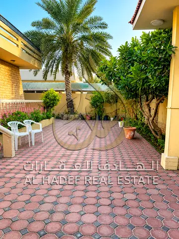 ▪️ Two floors ▪️ 8 master bedrooms ▪️ External annex ▪️ Kitchen ▪️ Storage room ▪️ Laundry room ▪️ Maid's room 🔹 Villa Features: ▪️ Interior and ex