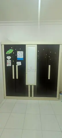 3-Door Wardrobe with Central Mirror – Good Condition