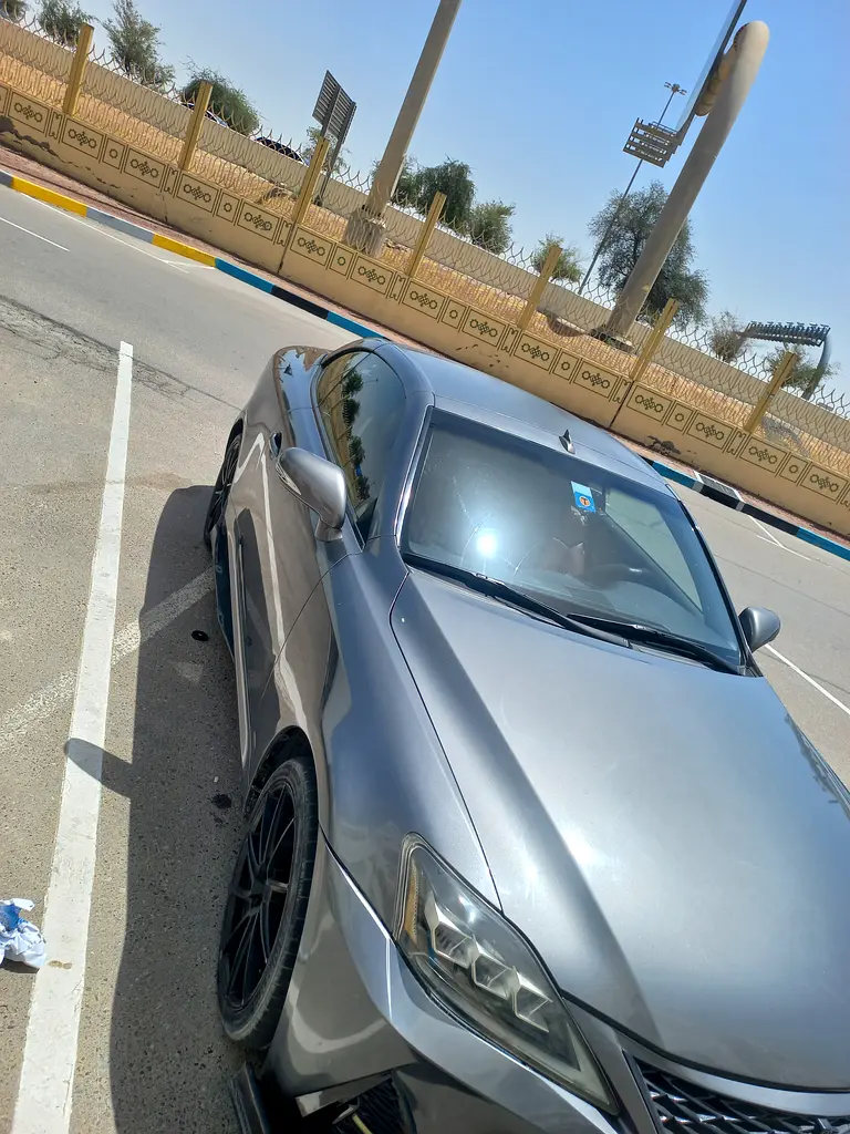 Lexus IS-Series 2012 — photo 1 of 4