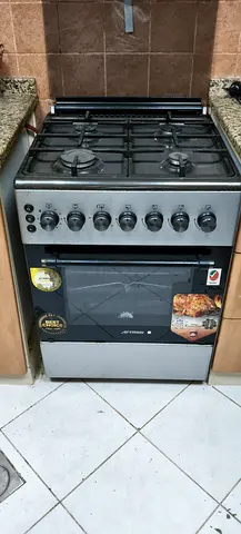 Used freestanding gas oven and 4-burner hob - good working condition