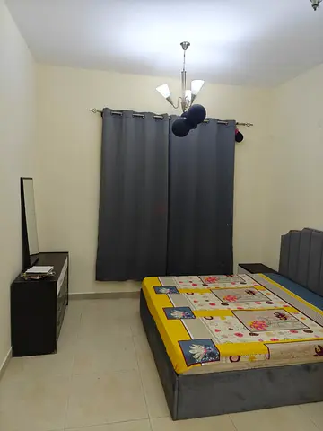 Master Bedroom available near Metro only for family or girls