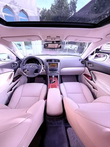 2010 Lexus IS-SERIES — миниатюра 8