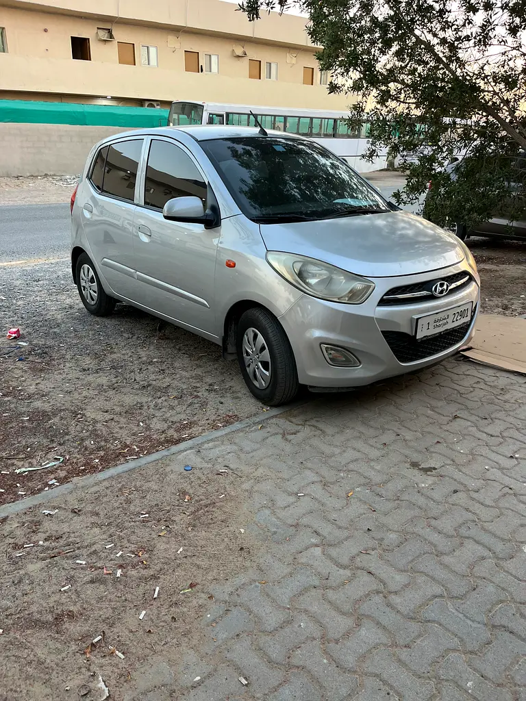 Hyundai Grand i10 2015 — photo 1 of 2