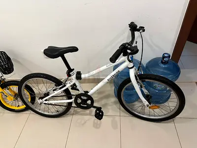 White Riverside Kids/Teen Bicycle - Good Condition