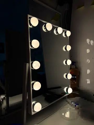 Light bulb makeup mirror