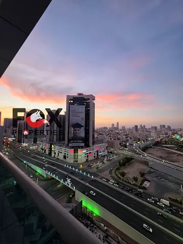 غرفه وصاله للايجار السنوي \ بأبراج السيتي تاور \ بمنطقه النعيميه 3 \ مع الفرش بالكامل \ باركينغ مجاني \ مساحه كبيره 940 قدم \ اطلاله مفتوحه بالكامل