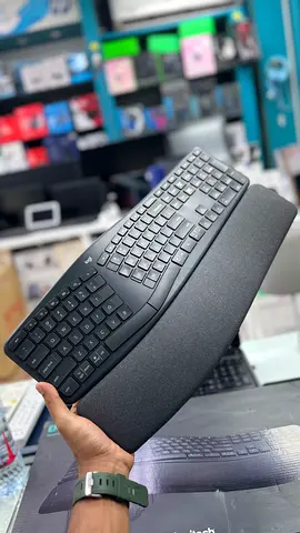 Logitech ergo K860 Wireless Ergonomic Keyboard with Wrist Rest - Good Condition