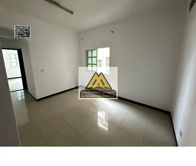 شقه الراشدية 1 غرفه وصاله مساحه كبيره شارع الميناء مقابل سوق السمك 28 الف 6 دفعات موقع حيوي قريب الخدمات اتصل الان فرصة مميزة وسعر مناسب