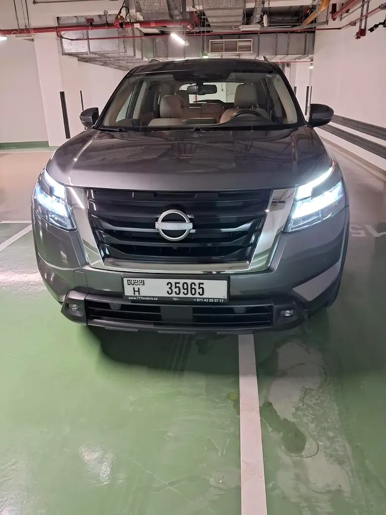 Nissan Pathfinder 2022 — photo 1 of 9