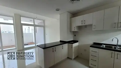 3BR Single Row Spacious layout Move-In-Ready