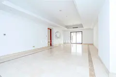 Vacant | 3 Floors | Private Pool