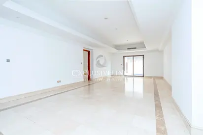 Vacant | 3 Floors | Private Pool