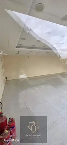 مساحة كبيرة جدًا – مناسب هايبر ماركت أو نشاط تجاري كبير