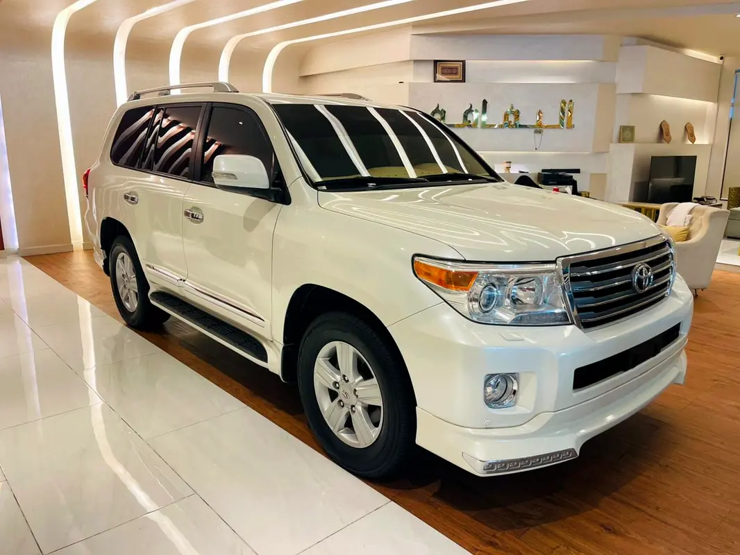 Toyota Land Cruiser 2014 — photo 1 of 15