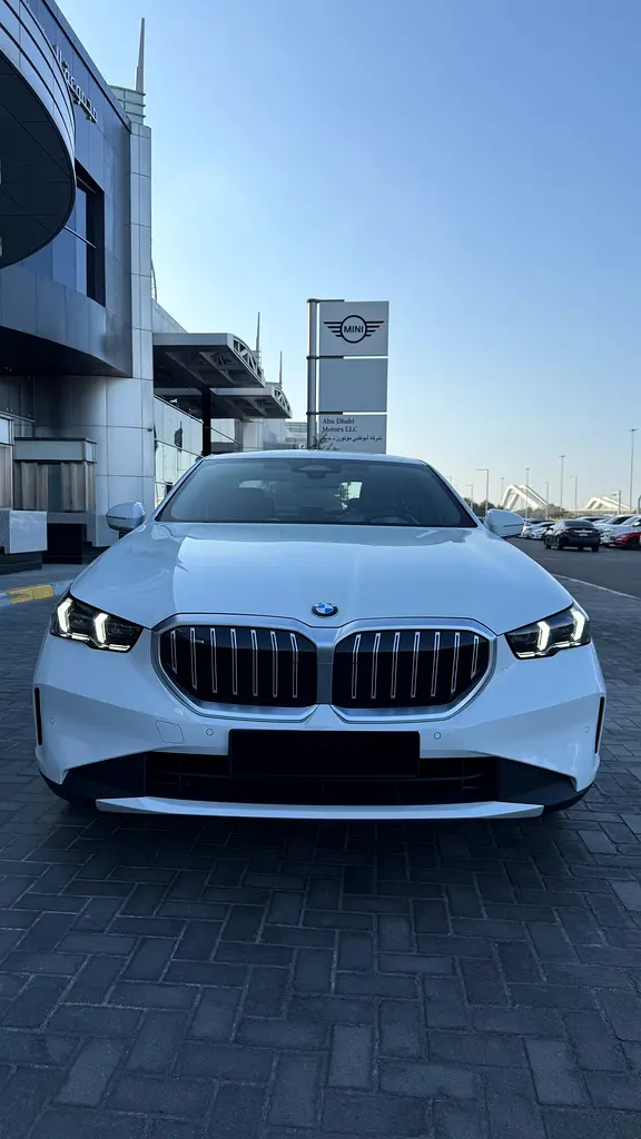 BMW 5-Series 2026 — photo 1 of 9