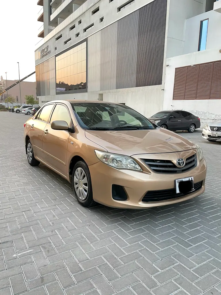 Toyota Corolla 2011 — photo 1 of 9