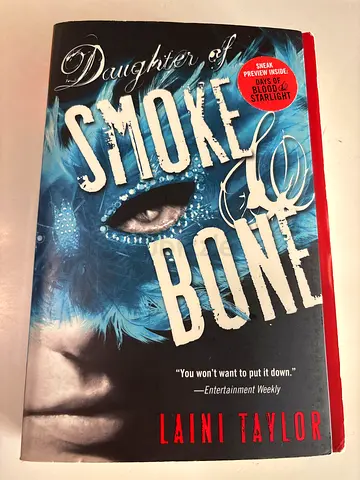 Daughter of Smoke  Bone (Laini Taylor) - Paperback