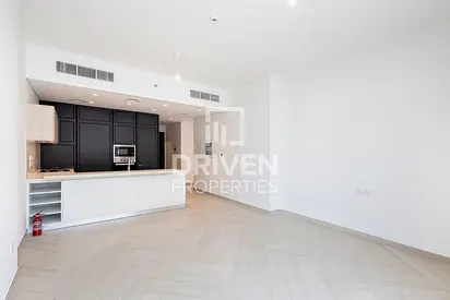 Park View | Bright and Spacious | Vacant in July