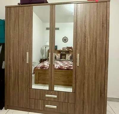 4-door mirrored wardrobe in good condition - oak wood finish