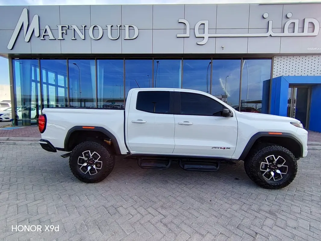 GMC Canyon 2024 — photo 1 of 20
