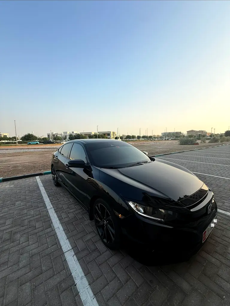 Honda Civic 2019 — photo 1 of 10