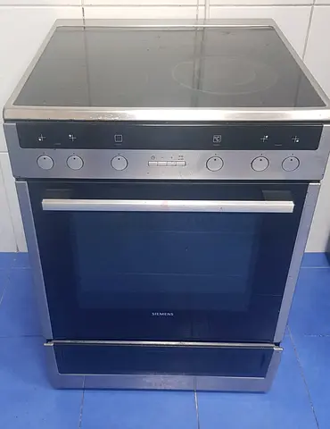 Siemens freestanding electric ceramic hob with oven - good working condition