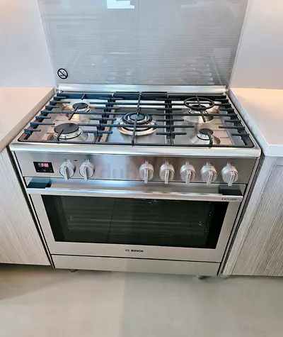 Bosch Series 8 Premium Dual Fuel Cooking Range – 90 cm Top Gas Oven Electric