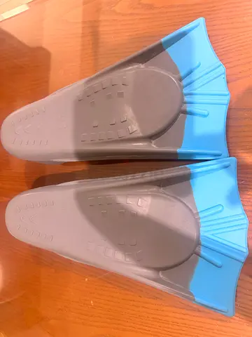 Pair of short swim fins , Dawson sports, size L, EU -39-41, UK -5-7, US -6-8 , light blue/grey