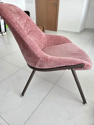 Ebarza oslo Modern Pink Lounge Accent Chair — Comfortable Seat