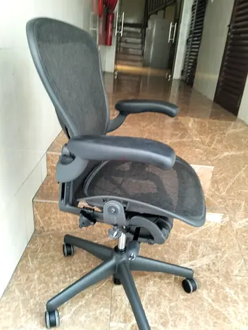 Im selling Herman Miller Areon classic chair size B size and C available