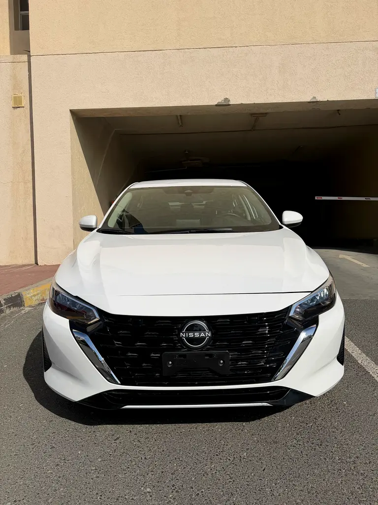 Nissan Sentra 2025 — photo 1 of 12