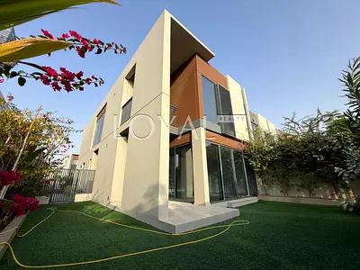 Ready to Move in | Near Pool and Park | Single Row