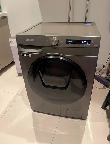 Samsung washer dryer 10kg washer 6kg dryer latest model same like new condition