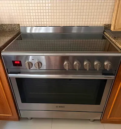 Free Delivery- BOSCH Series 8 5-Burner Electric Ceramic Cooking Range 90x60 CM Dual Fan Oven