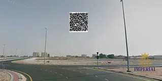 Residential and commercial plot (G+4) on the corner of three main streets, ideal for a 15–20-year 