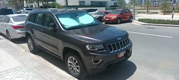 GCC Specs Jeep Grand Cherokee Laredo 2016 - Well Maintained, Jeep service history
