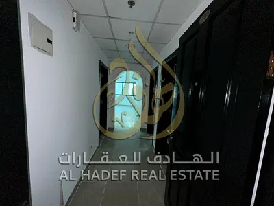 للإيجار السنوي في الشارقة منطقة ممزر التعاون غرفة وصالة بمساحات واسعة وتشطيبات فاخرة وصيانة شاملة موقع استراتيجي استثنائي على مخرج دبي مباشرة
