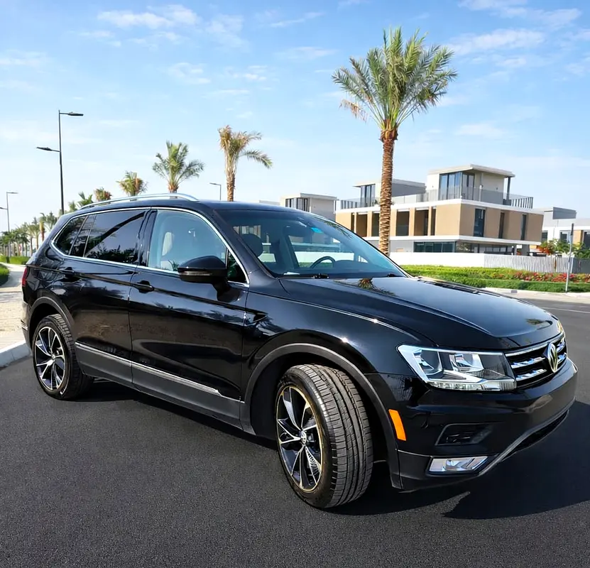 Volkswagen Tiguan 2021 — photo 1 of 7