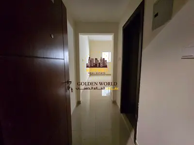 استديو للإيجار في النهدة الشارقة مع باركينغ مجاني وتصميم عملي ومساحات مريحة وغرفة ماستر وحمامين وتشطيب حديث وموقع حيوي قريب من دبي والخدمات والمواصلات