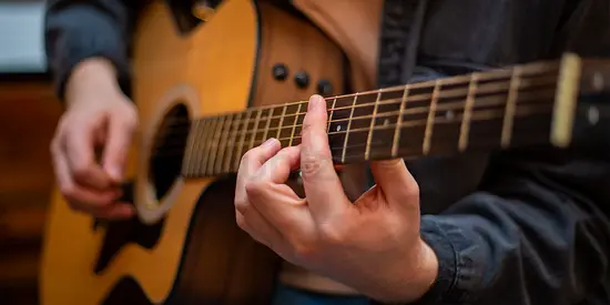🎸 Private Acoustic  Classical Guitar Lessons in Dubai 🎸