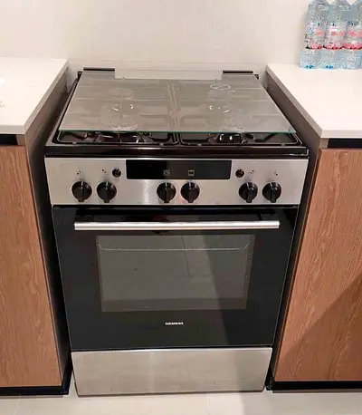 Gas cooker 4 burner , Siemens brand same like a new , neat and clean