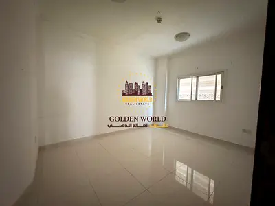 شقة غرفتين وصالة للإيجار في الخان الشارقة بتصميم عملي ومساحات مريحة مع بلكونة وحمامين وموقع حيوي قريب من دبي والمواصلات والخدمات الأساسية والمدارس وال